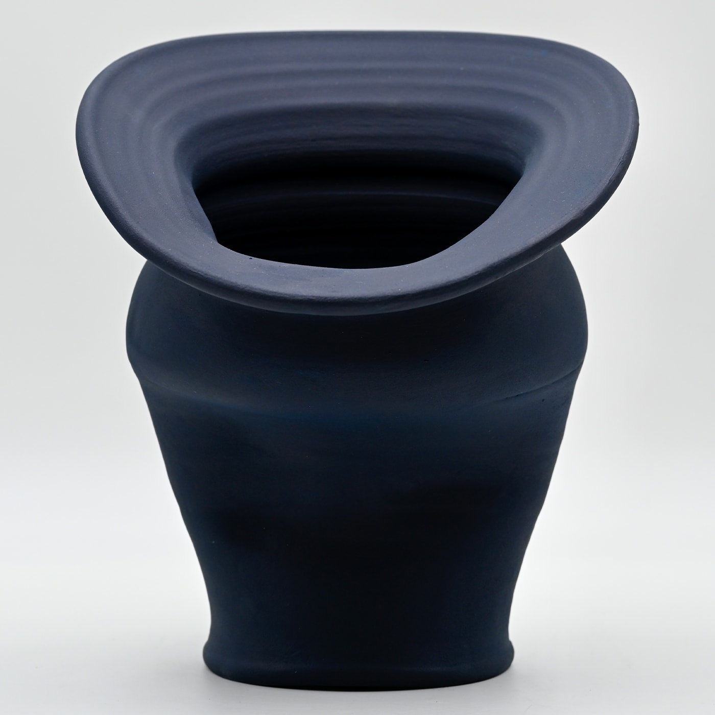 Vaso Blu Scolpito a Mano