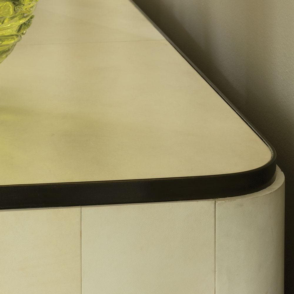 Credenza Aventine con finitura pergamena