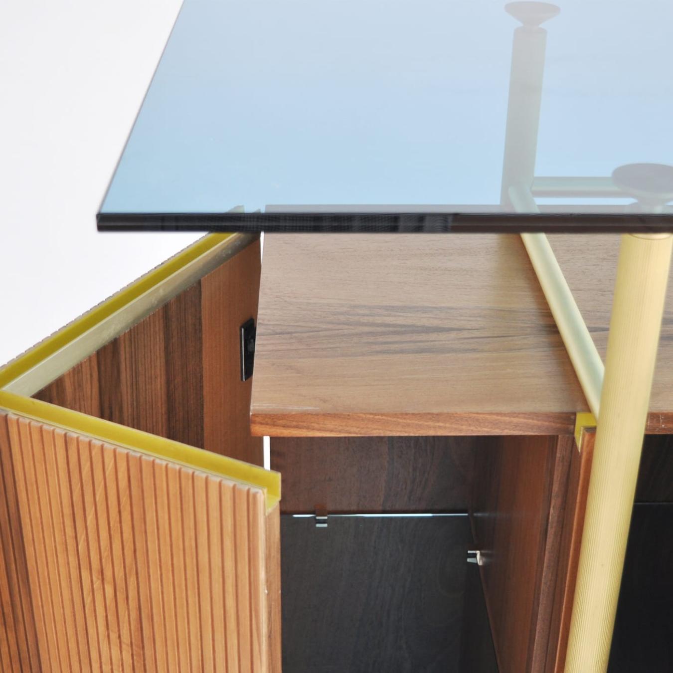 Armadio Minimalista in Legno