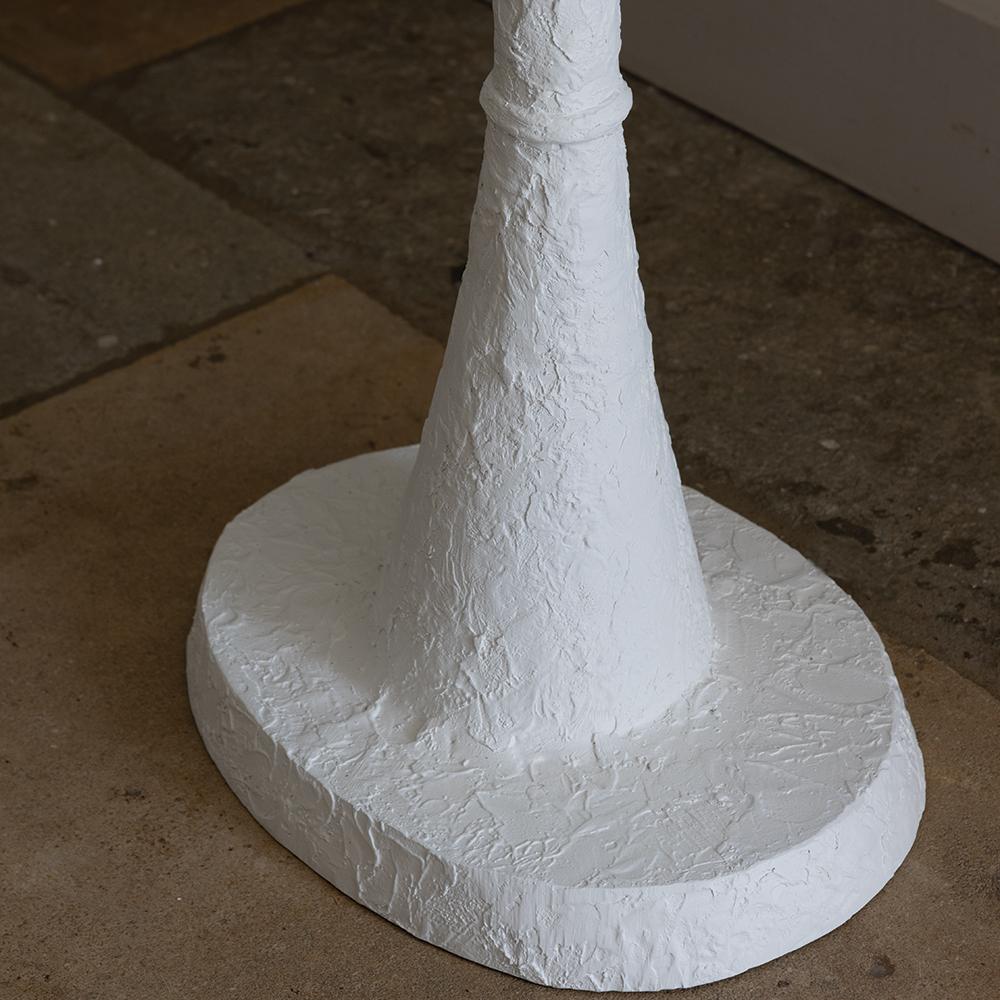 Lampada da terra Millana con finitura gesso