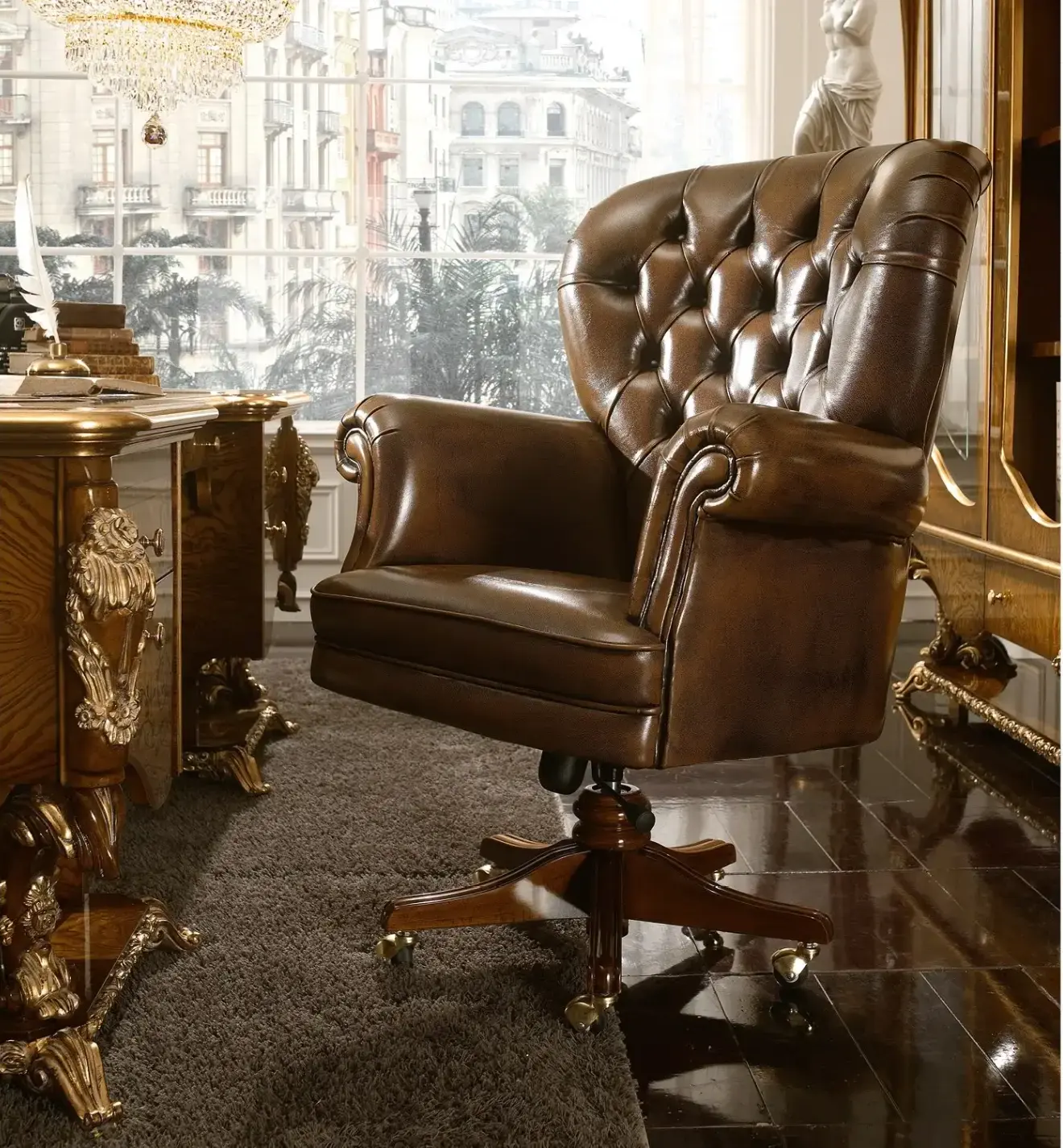 Poltrona in Pelle Dolcevita con Base Girevole