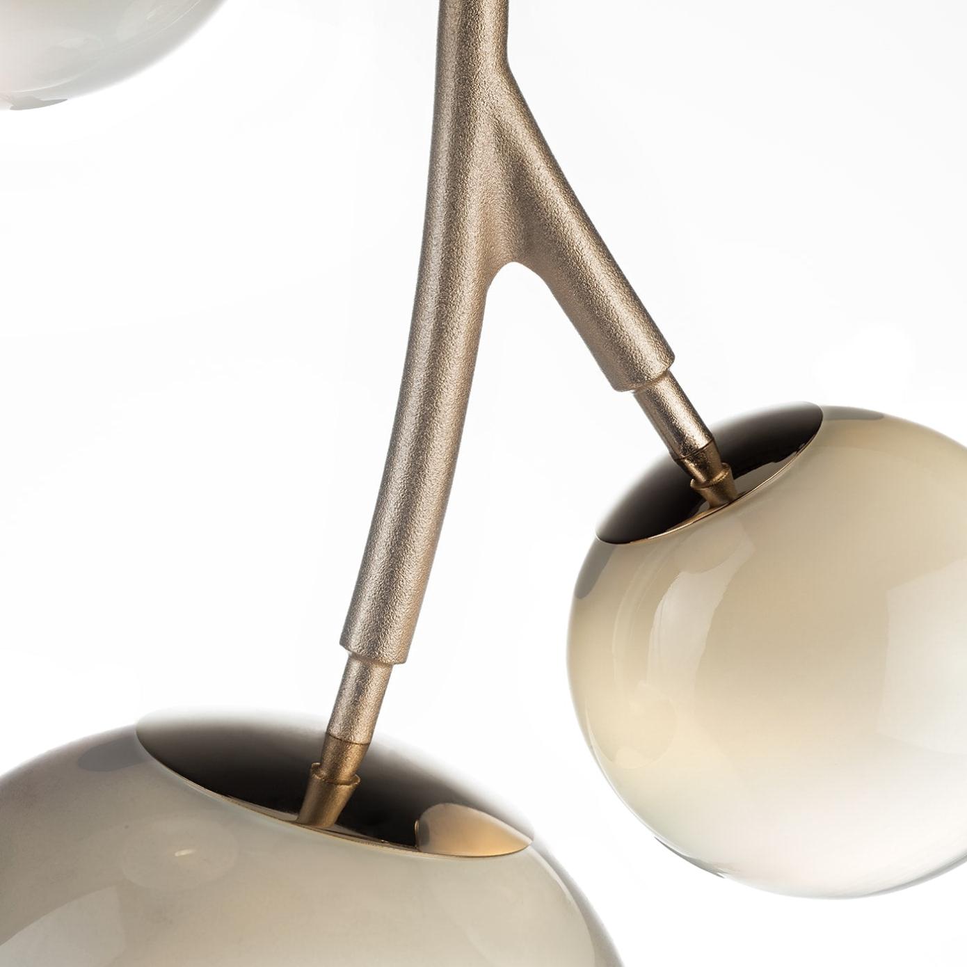 Lampadario in Ottone con Sfere in Vetro Bianco