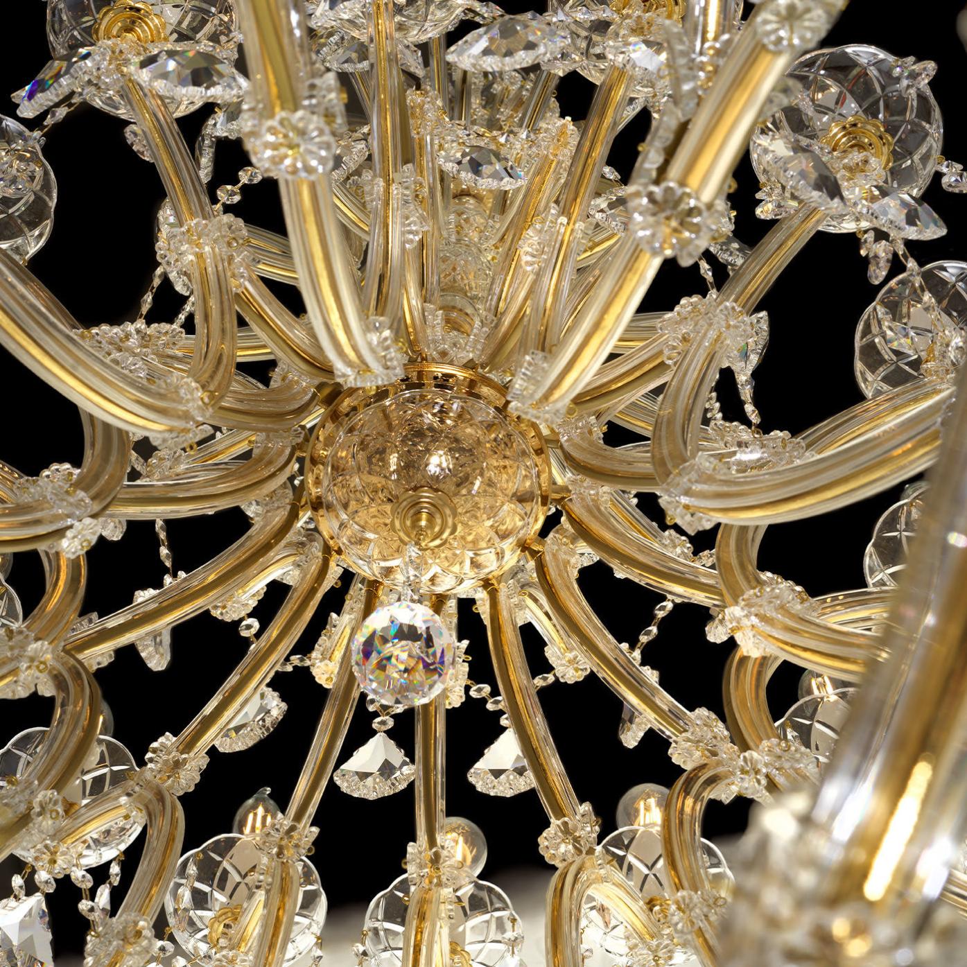 Lampadario Mariateresa con Finitura Oro e Pendenti in Cristallo