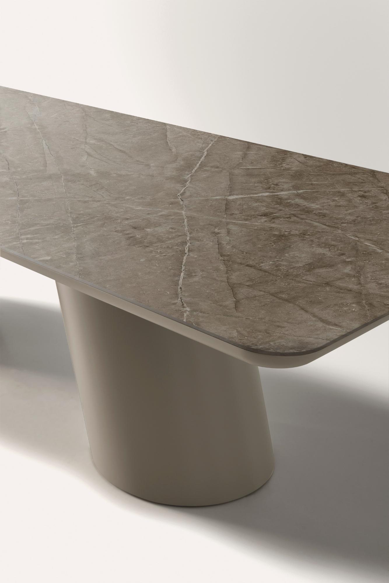 Tavolo da pranzo con piano in ceramica marrone Altea