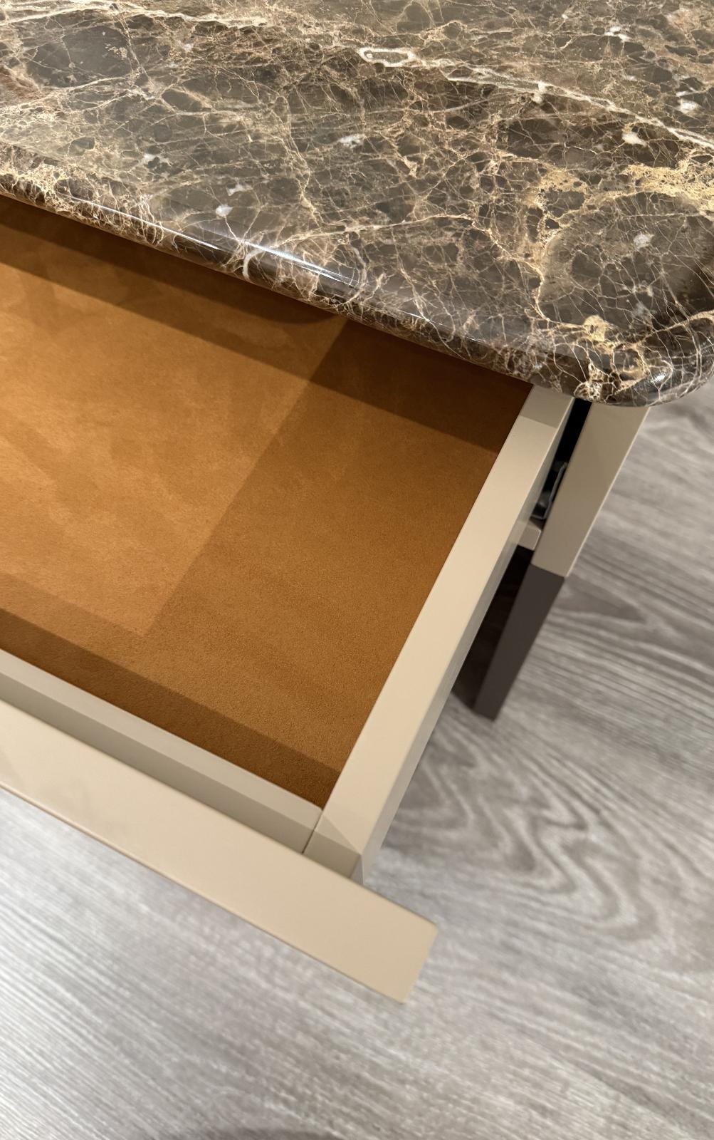 Comodino Bon Ton con Piano in Marmo