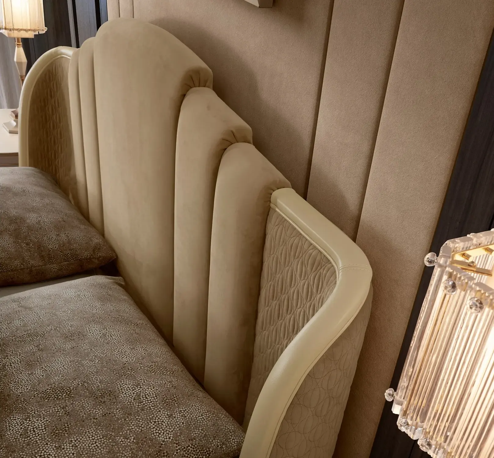 Letto Beige di Lusso