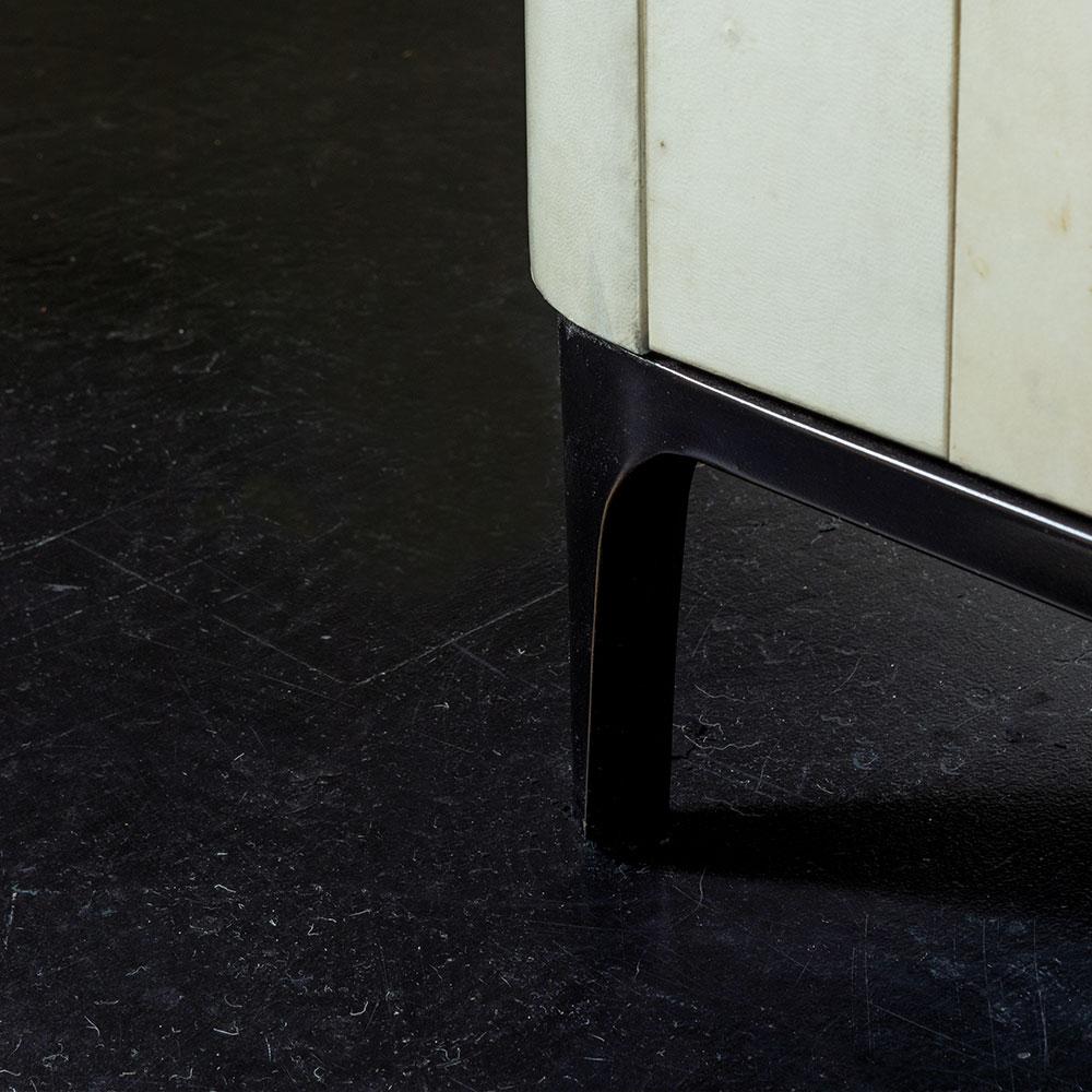 Credenza Aventine con finitura pergamena