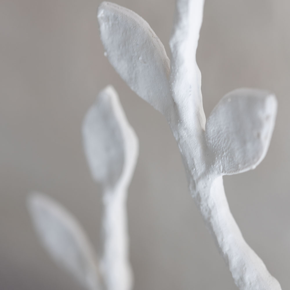 Lampada da tavolo Millana con finitura gesso