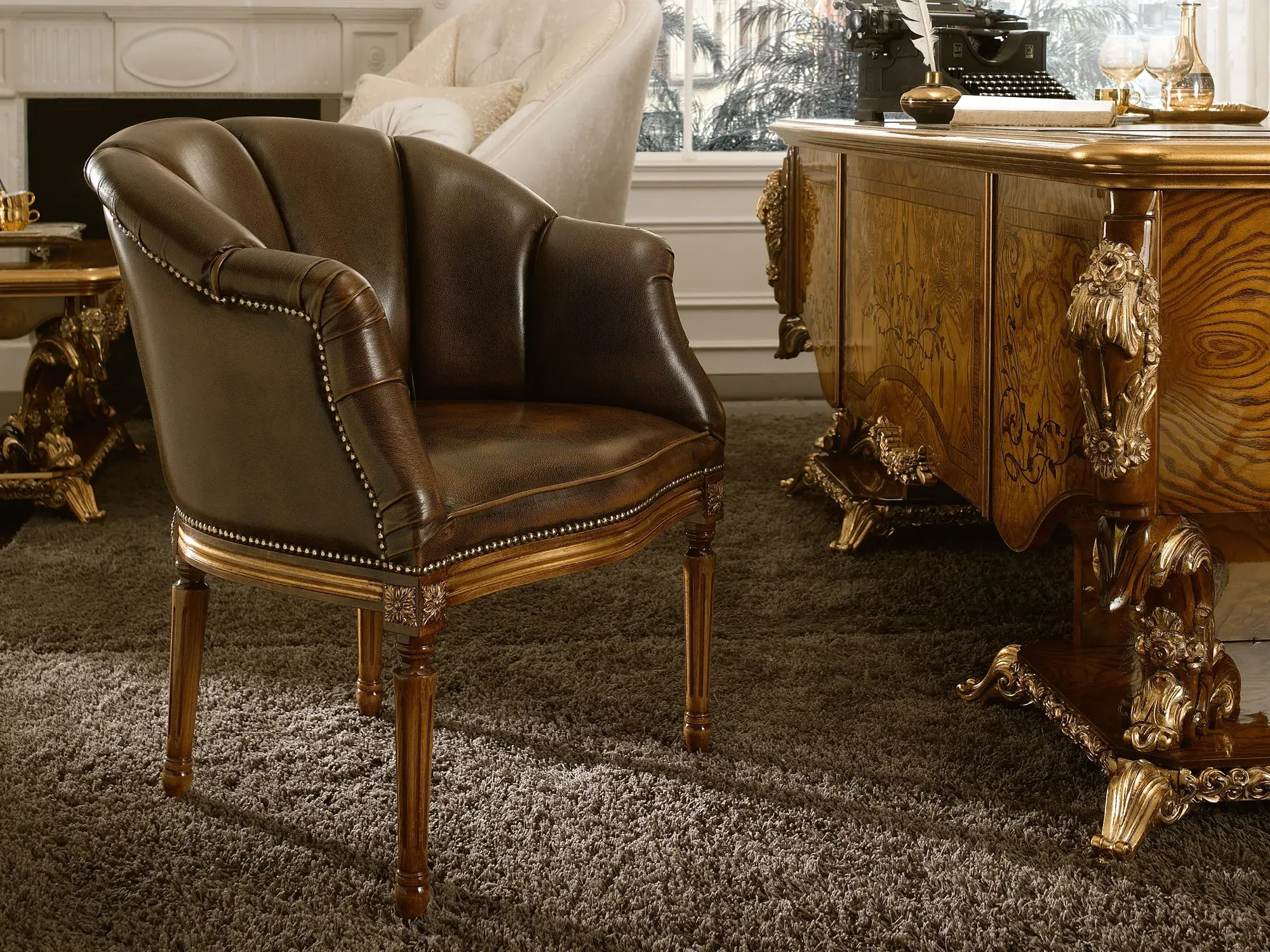 Sedia in Pelle con Braccioli Dolcevita