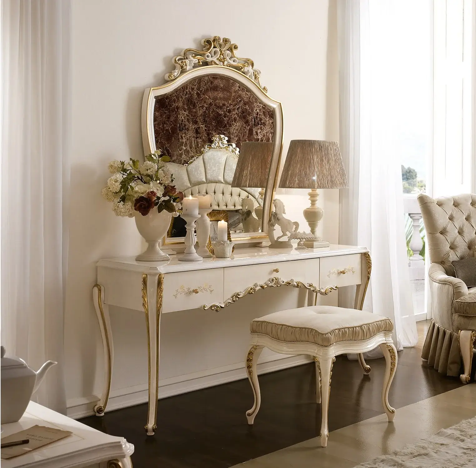 Sgabello Classico Beige / Oro