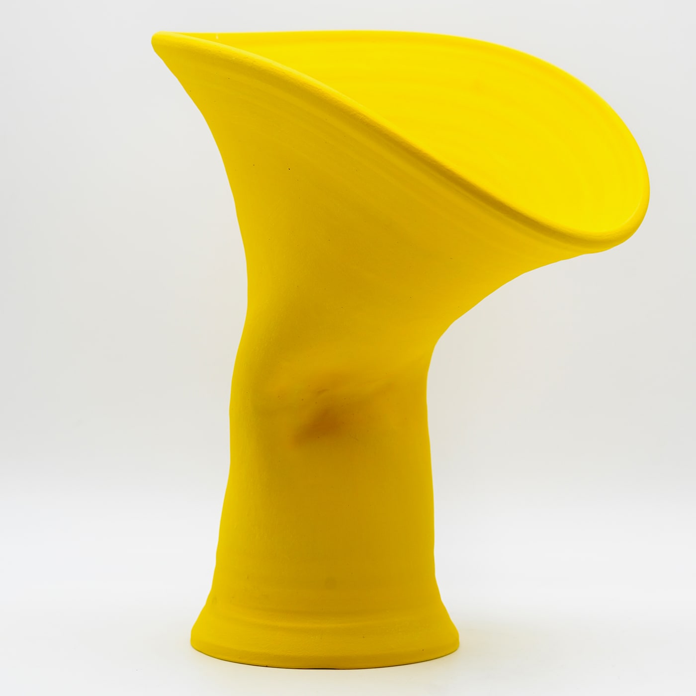 Vaso Giallo Scolpito a Mano