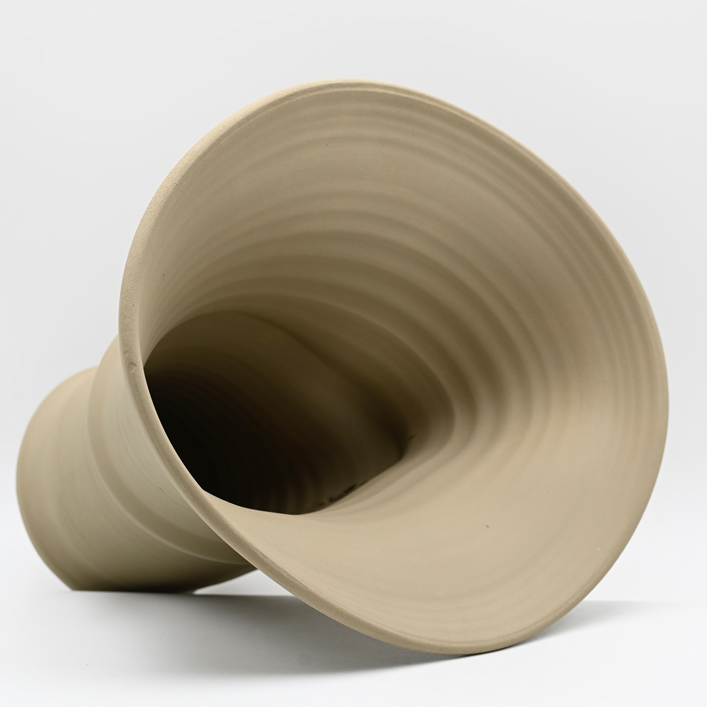 Vaso Beige Scolpito a Mano