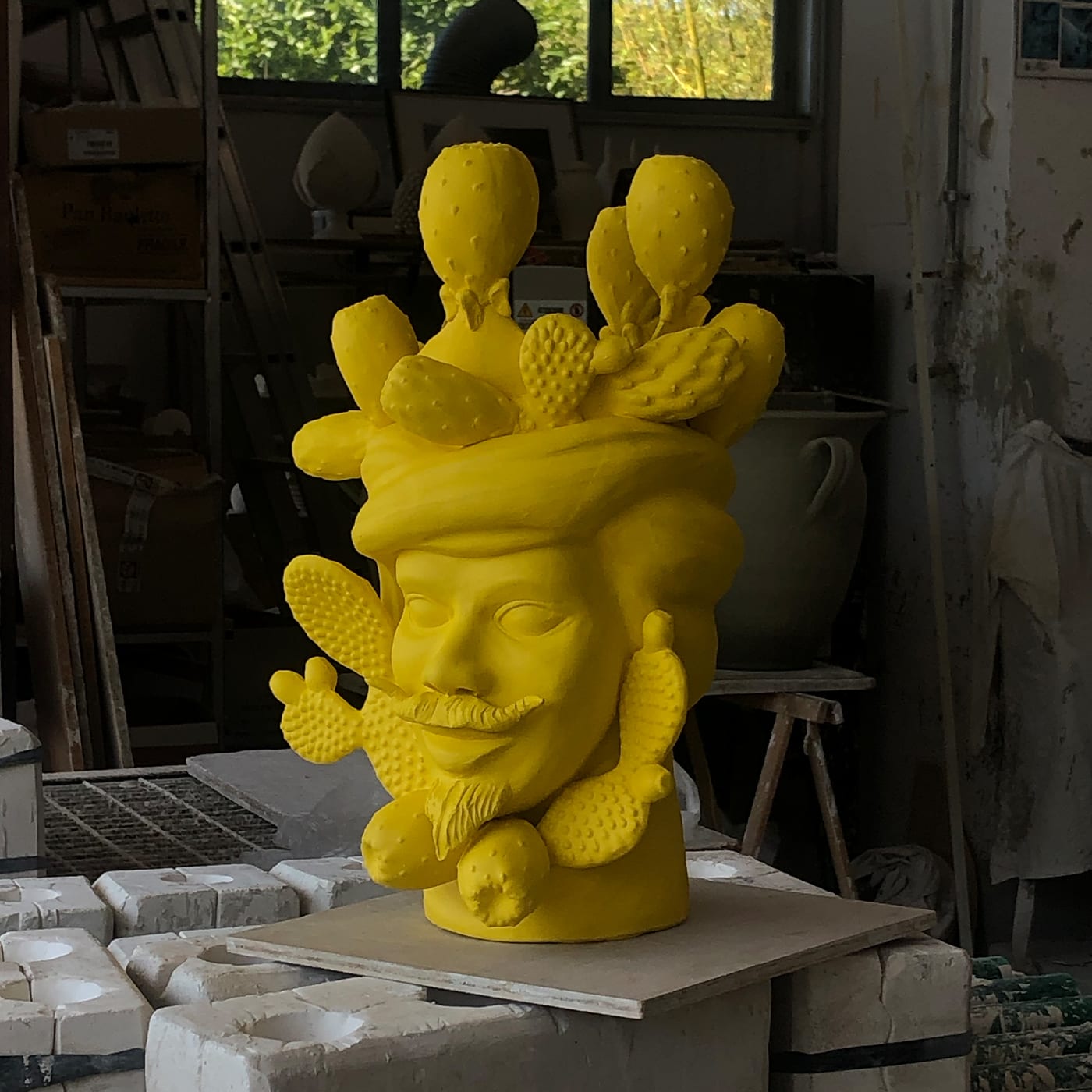 Testa di Moro Gialla Unica Scultura