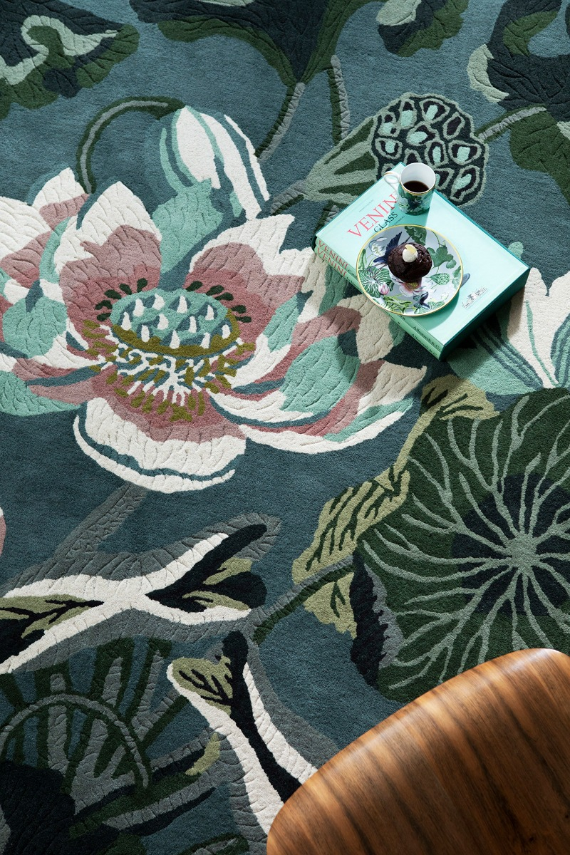 Tappeto Waterlily Midnight Pond | Misura: 200 x 280 cm