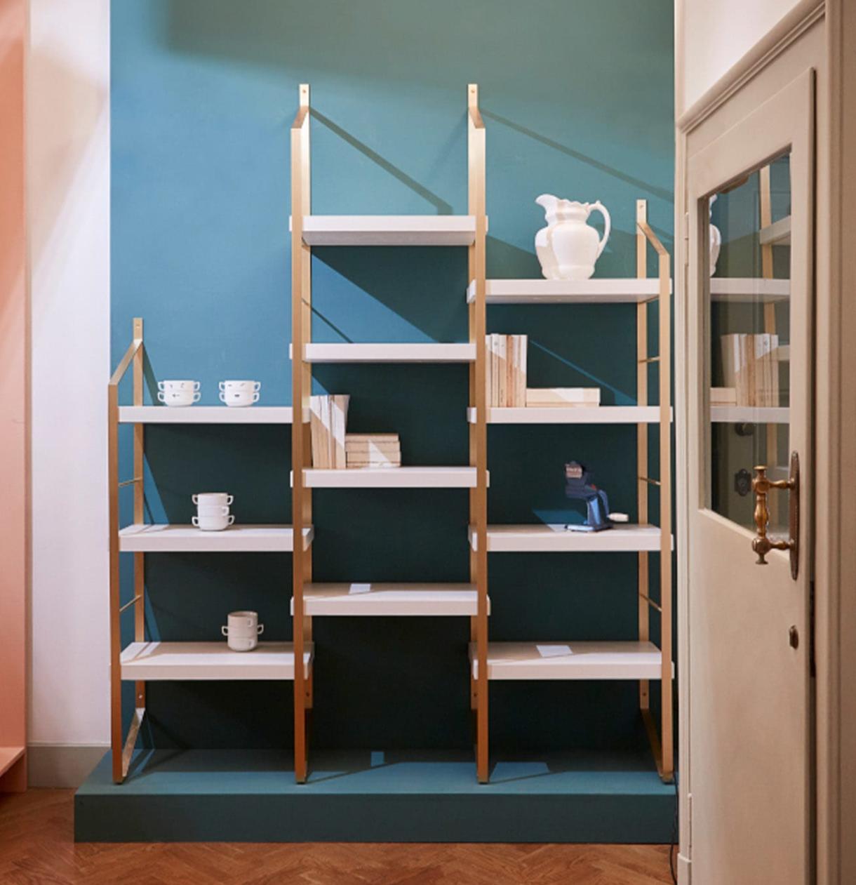 Libreria a Ripiani in Legno