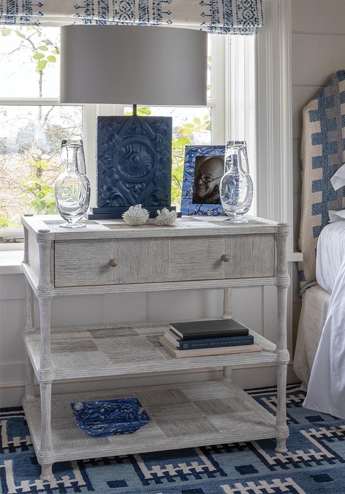 Tavolino laterale con cassetto Bywater Washed Acacia