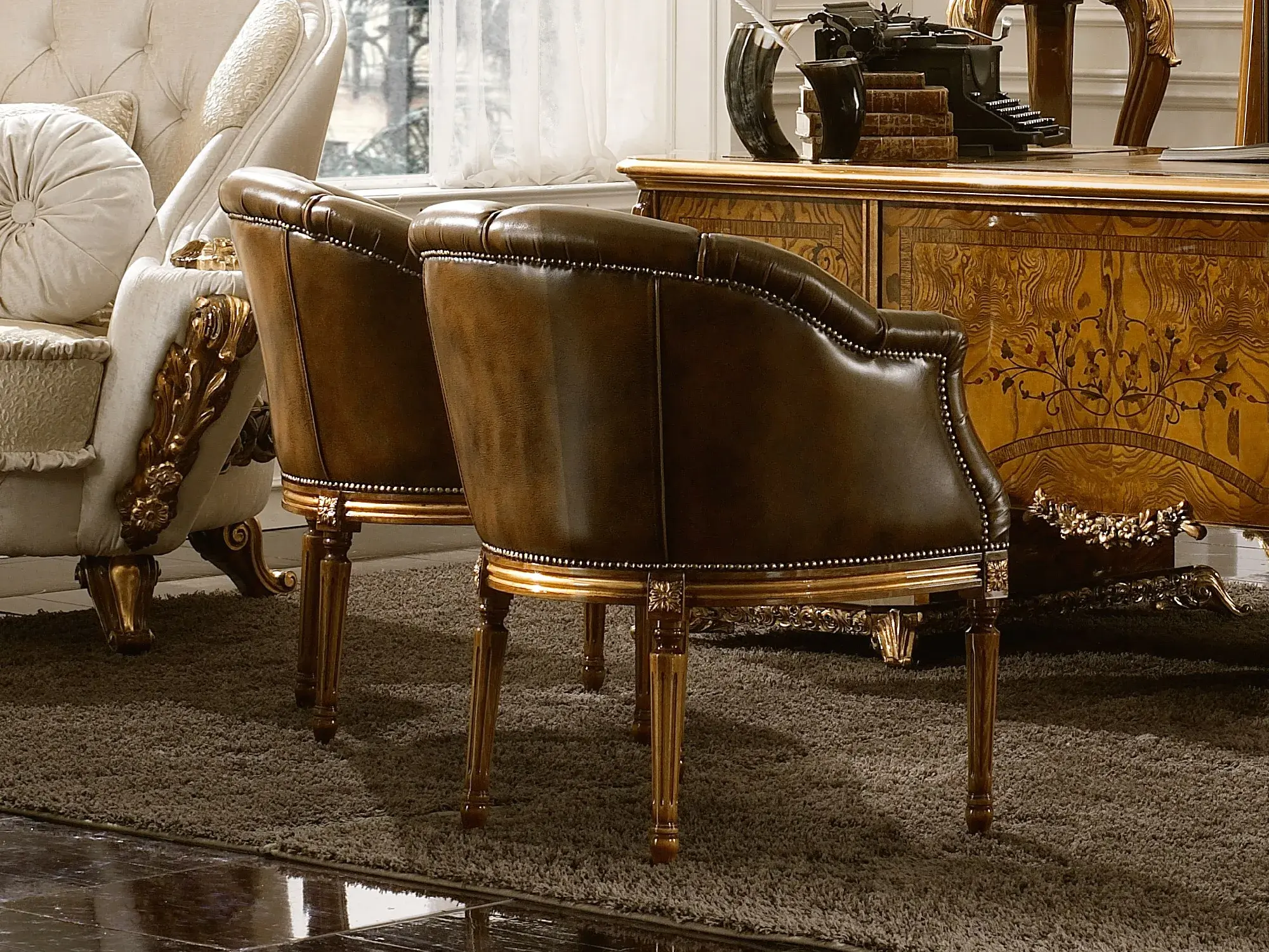 Sedia in Pelle con Braccioli Dolcevita