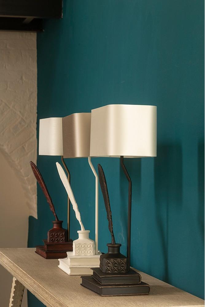 Lampada da tavolo Tom con finitura gesso