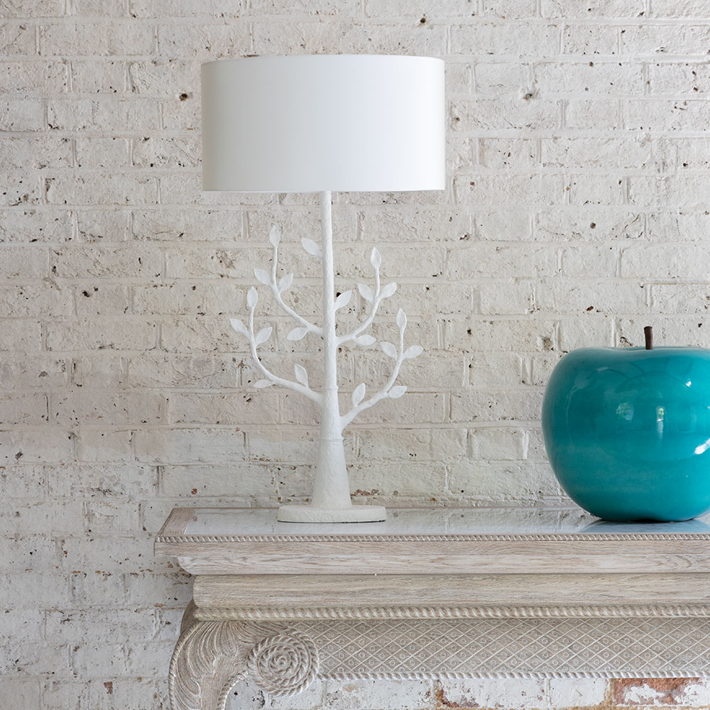 Lampada da tavolo Millana con finitura gesso
