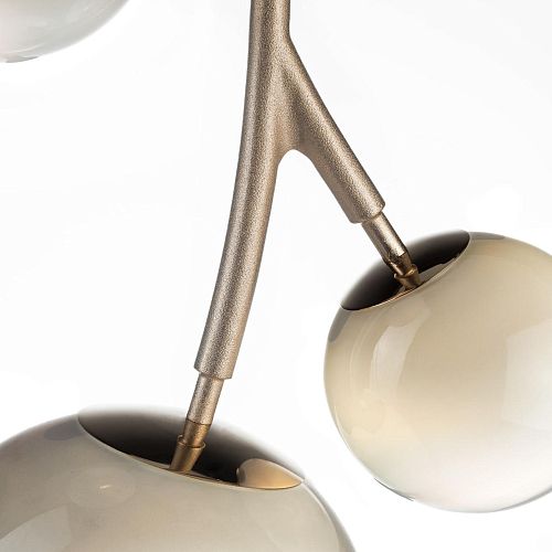 Lampadario in Ottone con Sfere in Vetro Bianco