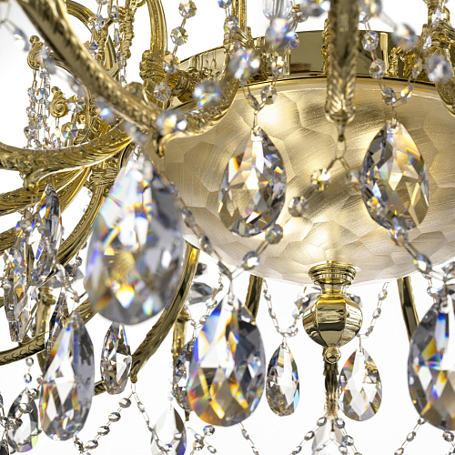 Lampadario Classico in Cristallo con Finitura Oro