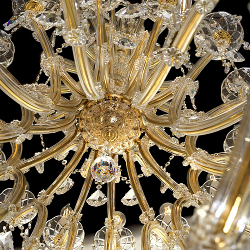 Lampadario Mariateresa con Finitura Oro e Pendenti in Cristallo