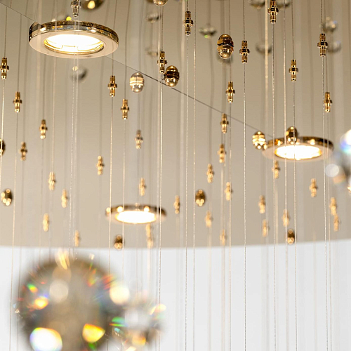 Lampadario Elegante in Oro Chiaro con Sfere in Cristallo